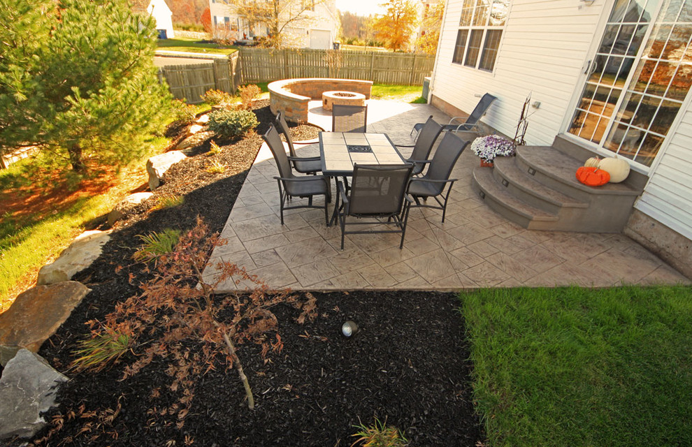 Quakertown Patio, Fire Pit and Landscaping Klassisch Patio