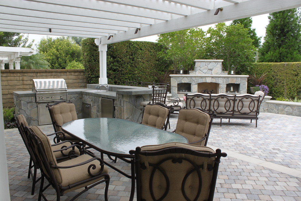 Design ideas for a classic patio in Orange County.