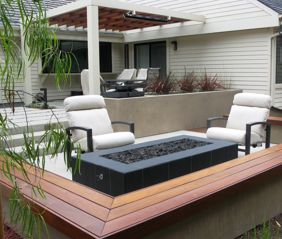 Example of a trendy patio design in San Diego