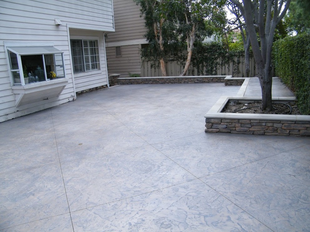 Medium sized traditional back patio in Orange County with stamped concrete.