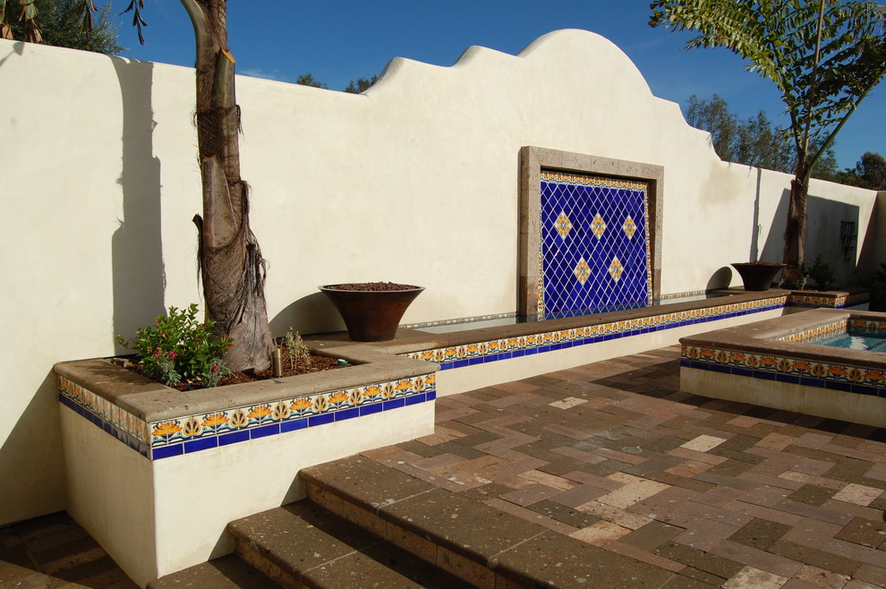 サンディエゴにある地中海スタイルのおしゃれなテラス・中庭の写真