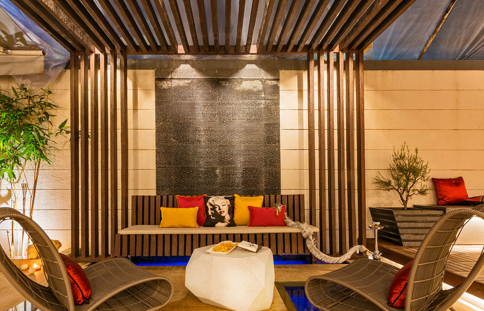 Design ideas for a contemporary patio in Mumbai.