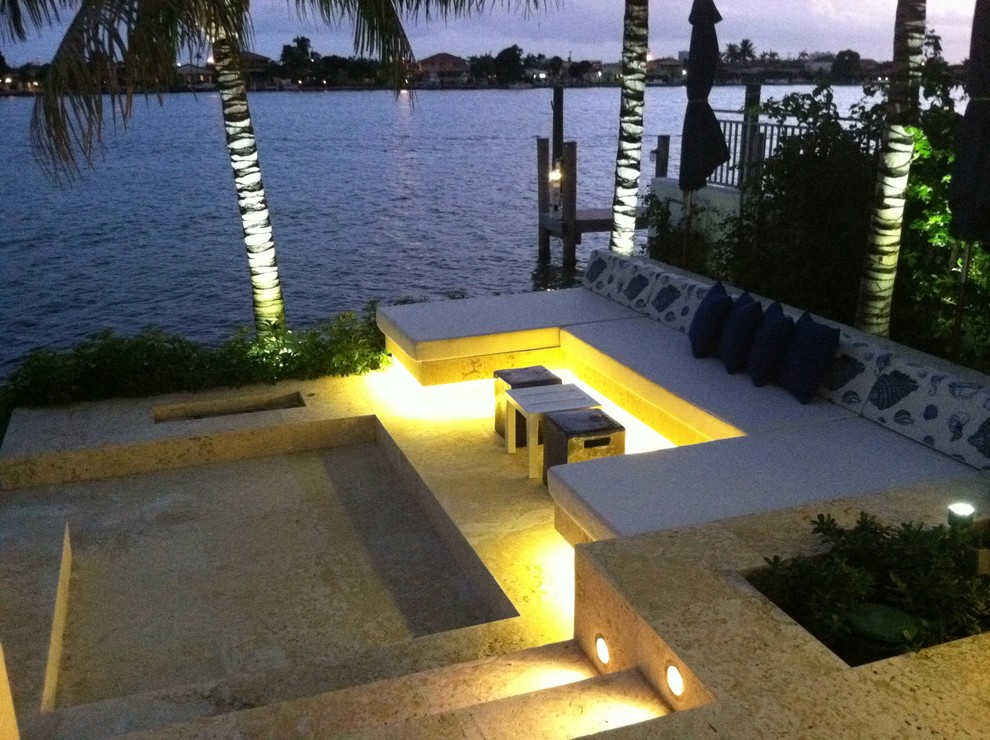 Inspiration for a contemporary patio in Miami.
