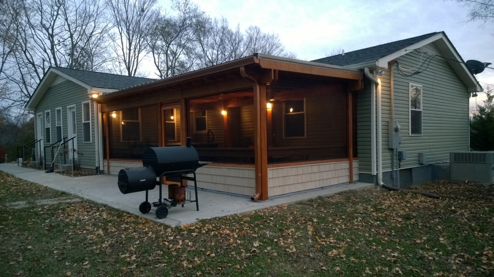 Exemple d'une terrasse en bois arrière chic de taille moyenne avec une cuisine d'été et une extension de toiture.