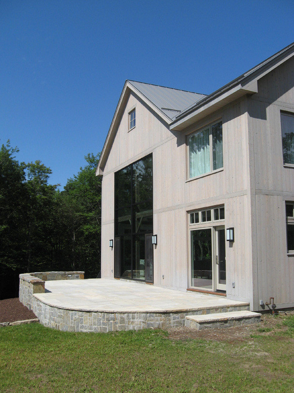Diseño de patio contemporáneo pequeño sin cubierta en patio lateral con adoquines de piedra natural