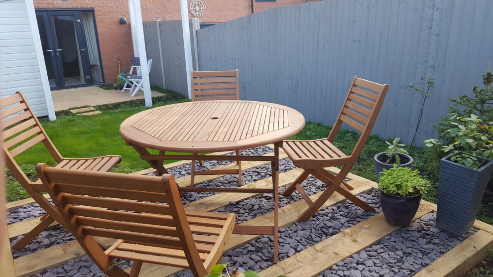 Trendy patio photo in West Midlands