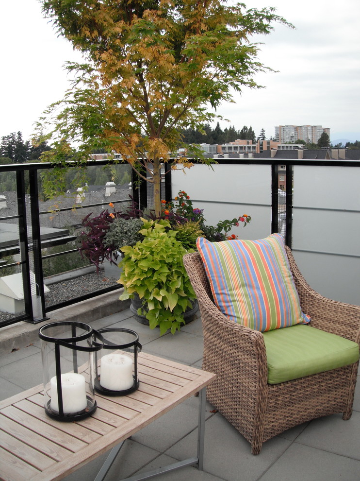 Photo of a contemporary patio in Vancouver.