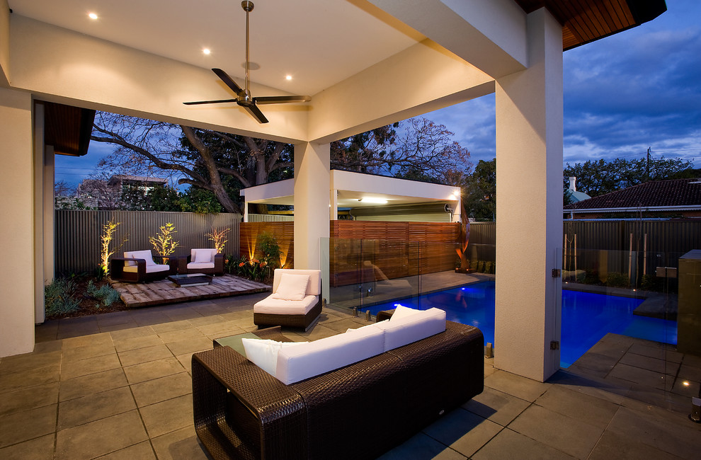 Immagine di un patio o portico design di medie dimensioni e dietro casa