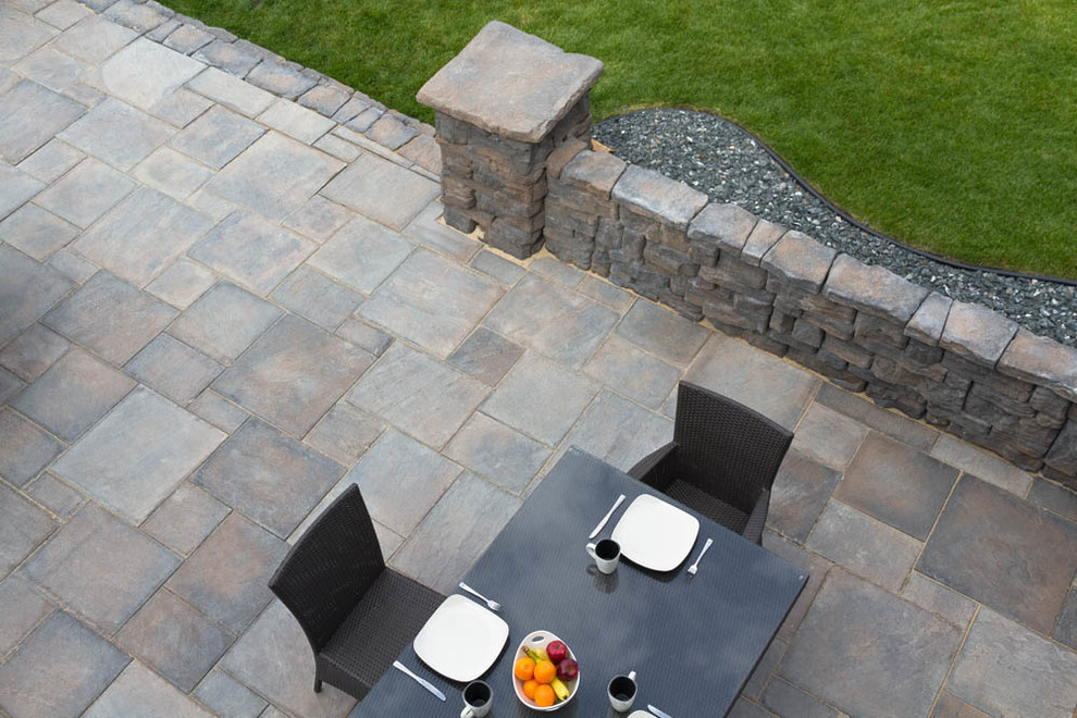 Rosetta Grand Flagstone and Dimensional Flagstone Rustic Patio