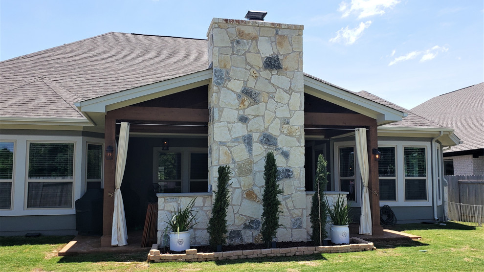Round Rock TX Covered Patio with Lone Star Integrated into Floor