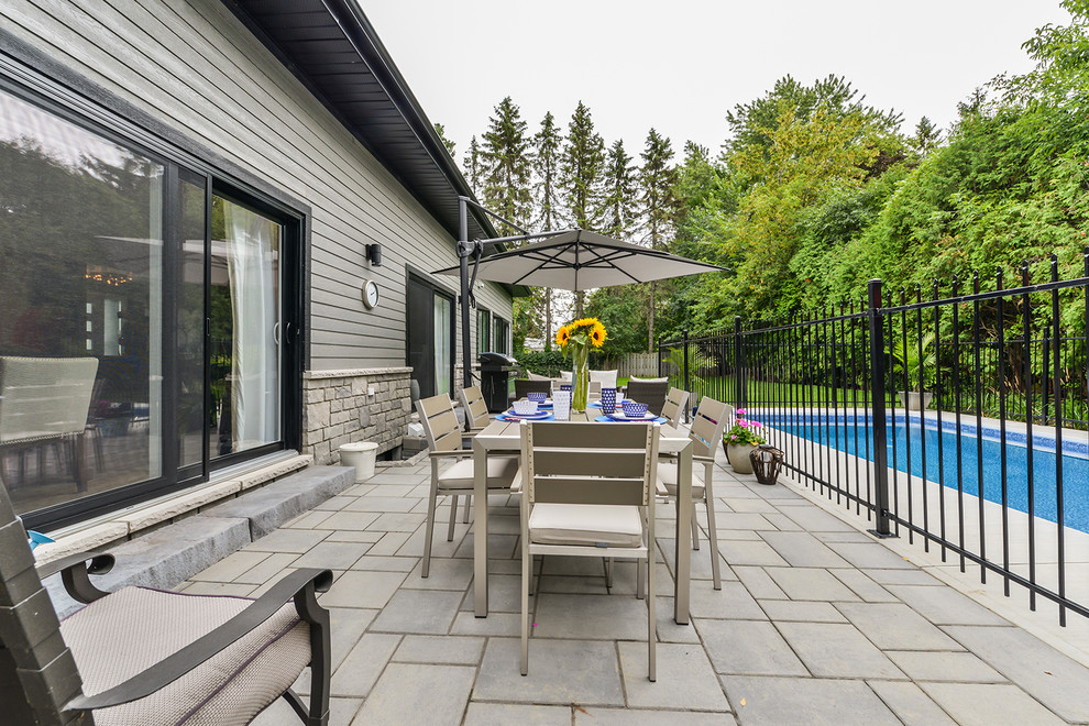 ROYALTY Renovations Baie D'urfe Modern Courtyard Montreal by