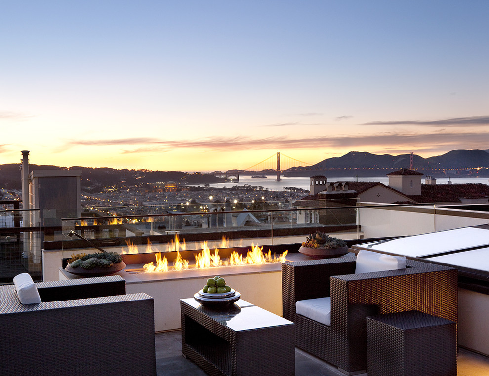 Minimalist patio photo in San Francisco with a fire pit