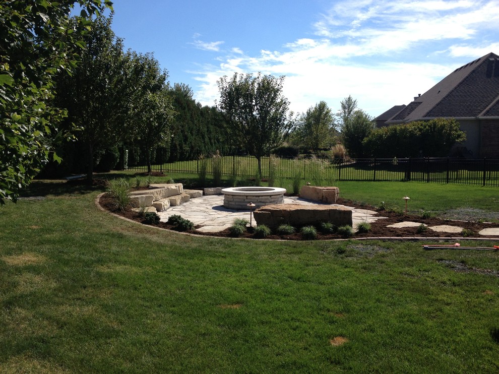 Example of a mountain style patio design in Chicago