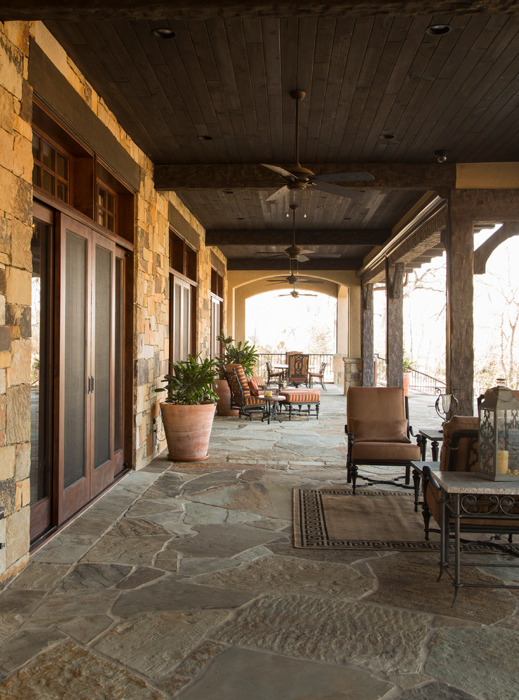 Idée de décoration pour une terrasse chalet.