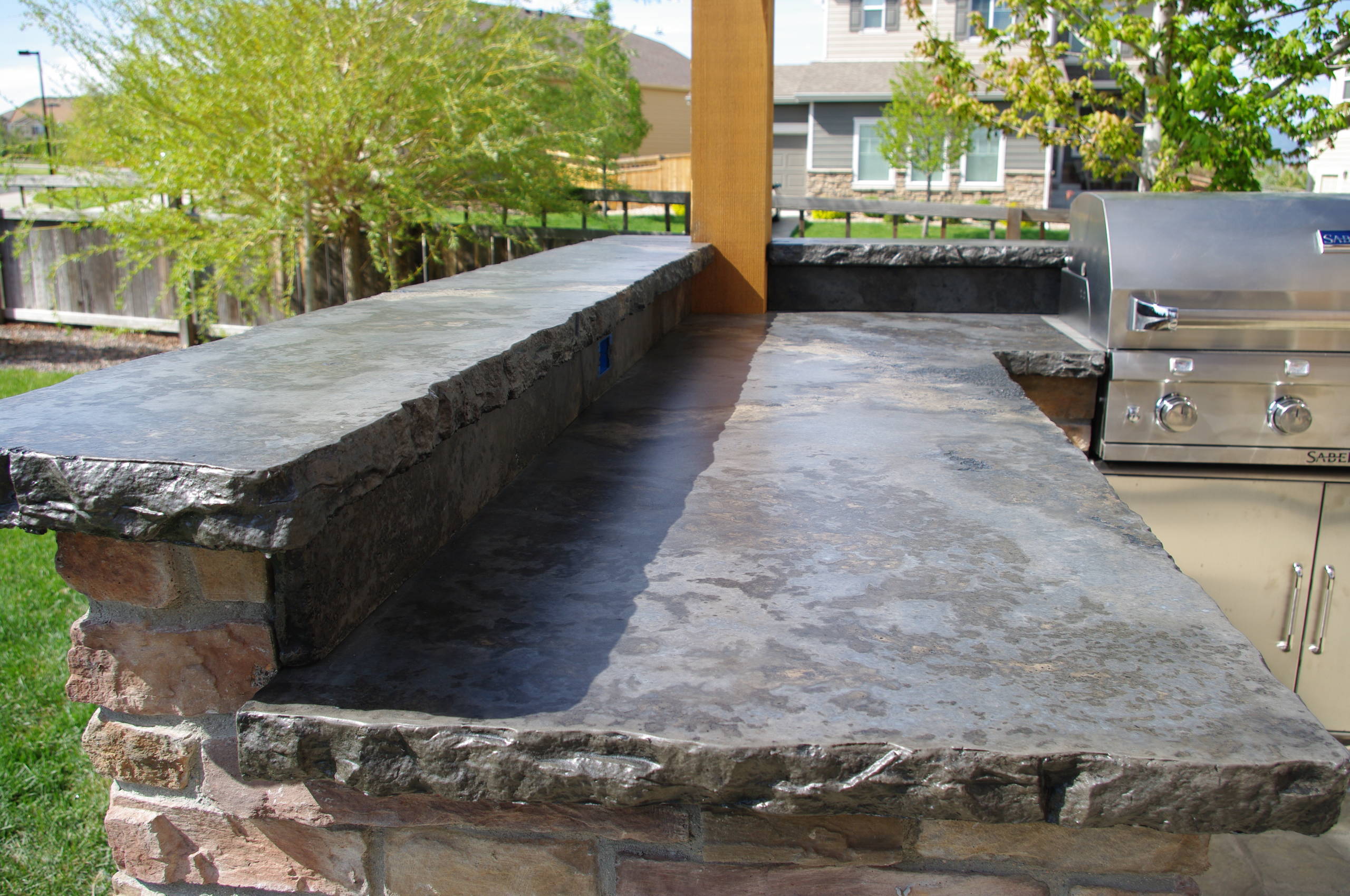 Build An Outdoor Bar With Concrete Blocks