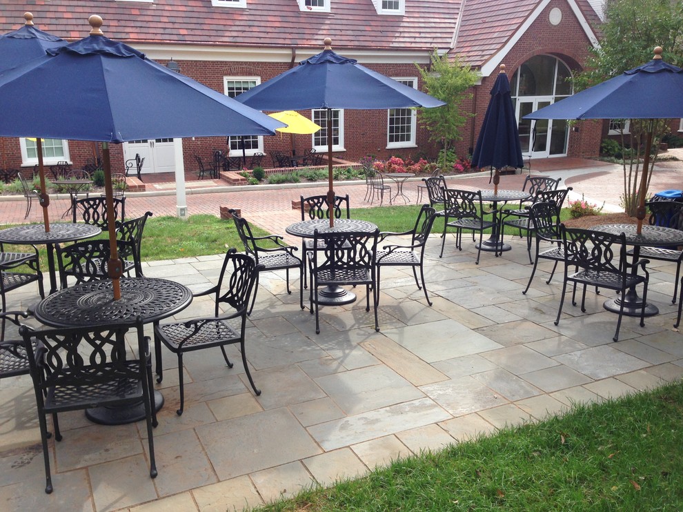 Example of a classic courtyard patio design in Other
