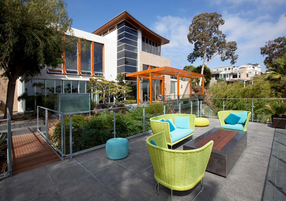 Inspiration for a contemporary patio remodel in San Diego
