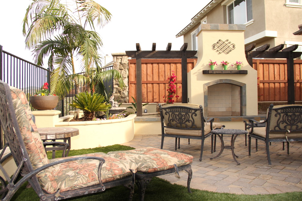 Example of a tuscan patio design in San Diego