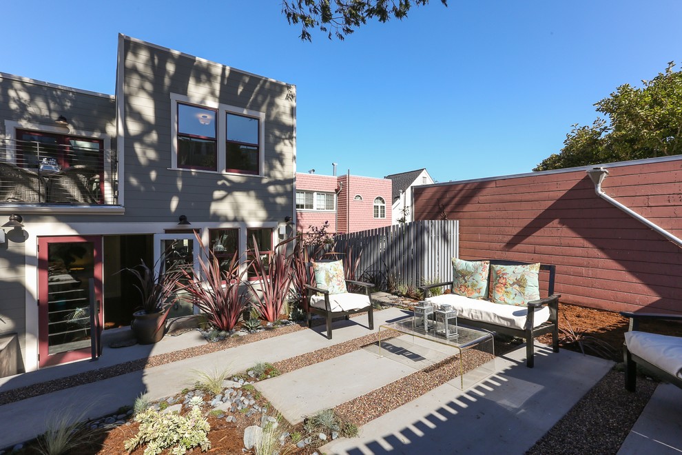 Photo of a contemporary back patio in San Francisco.