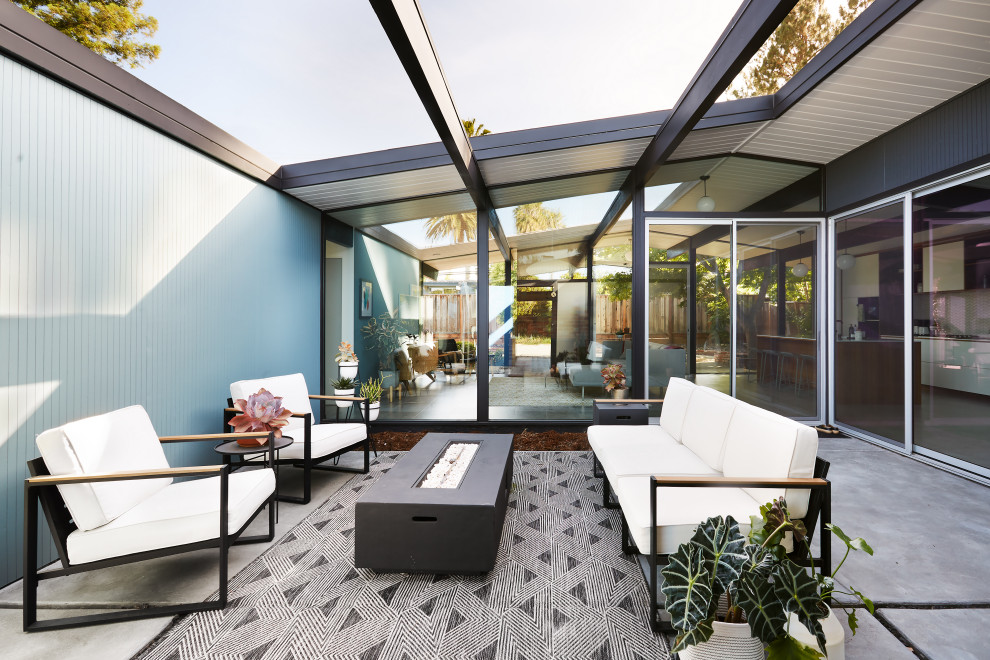 Design ideas for a midcentury patio in San Francisco.