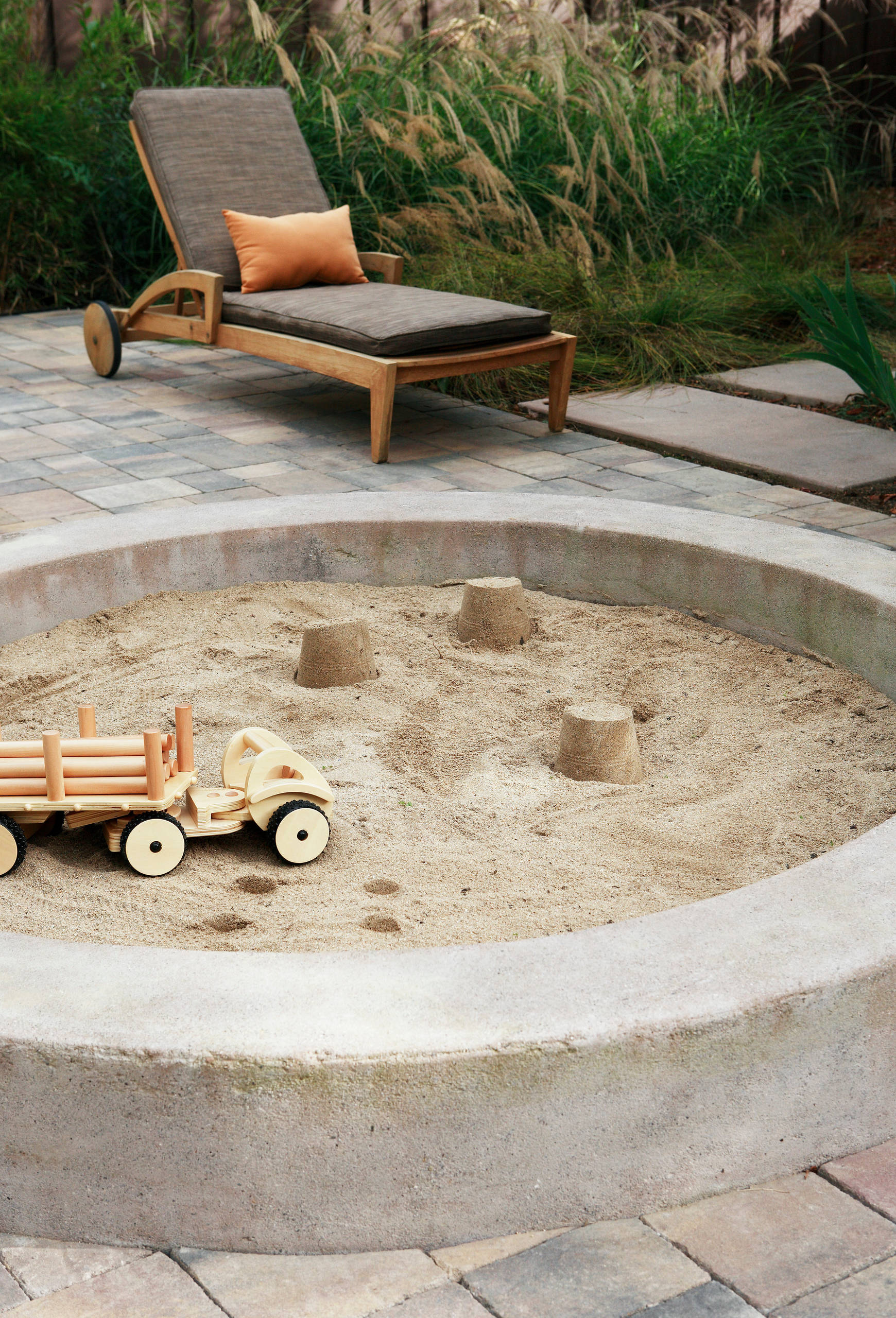 Auf die Schippe, fertig, los! 12 Ideen für Sandkästen im Garten