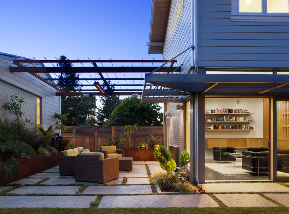Design ideas for a traditional side patio in San Francisco with a pergola.