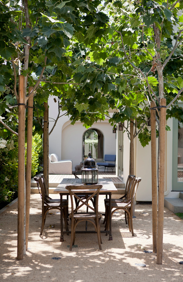Источник вдохновения для домашнего уюта: двор в средиземноморском стиле без защиты от солнца