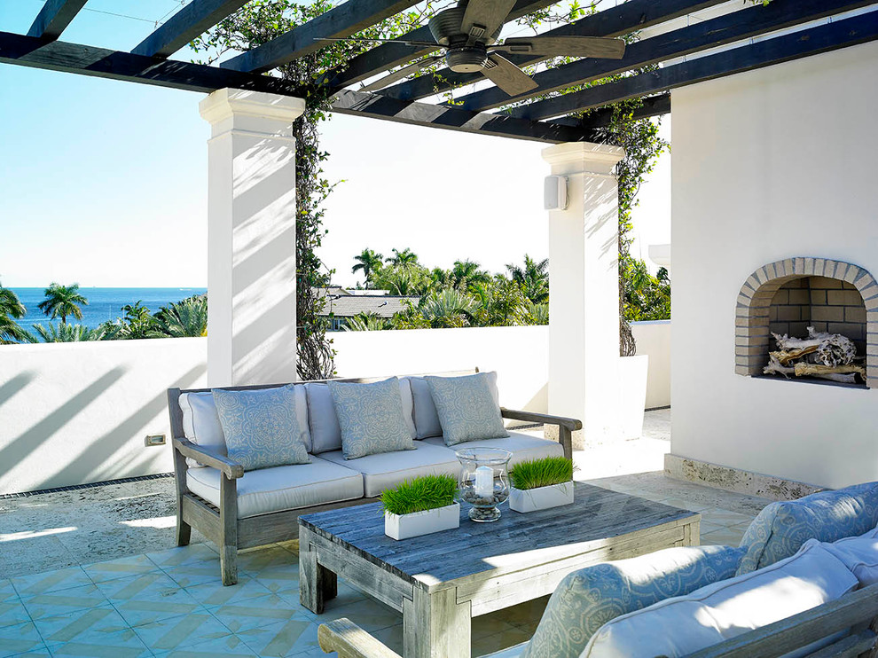 This is an example of a mediterranean patio in Miami.