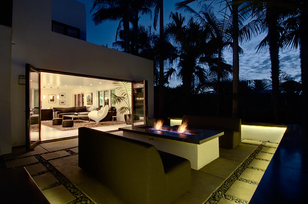 Patio - modern patio idea in San Diego