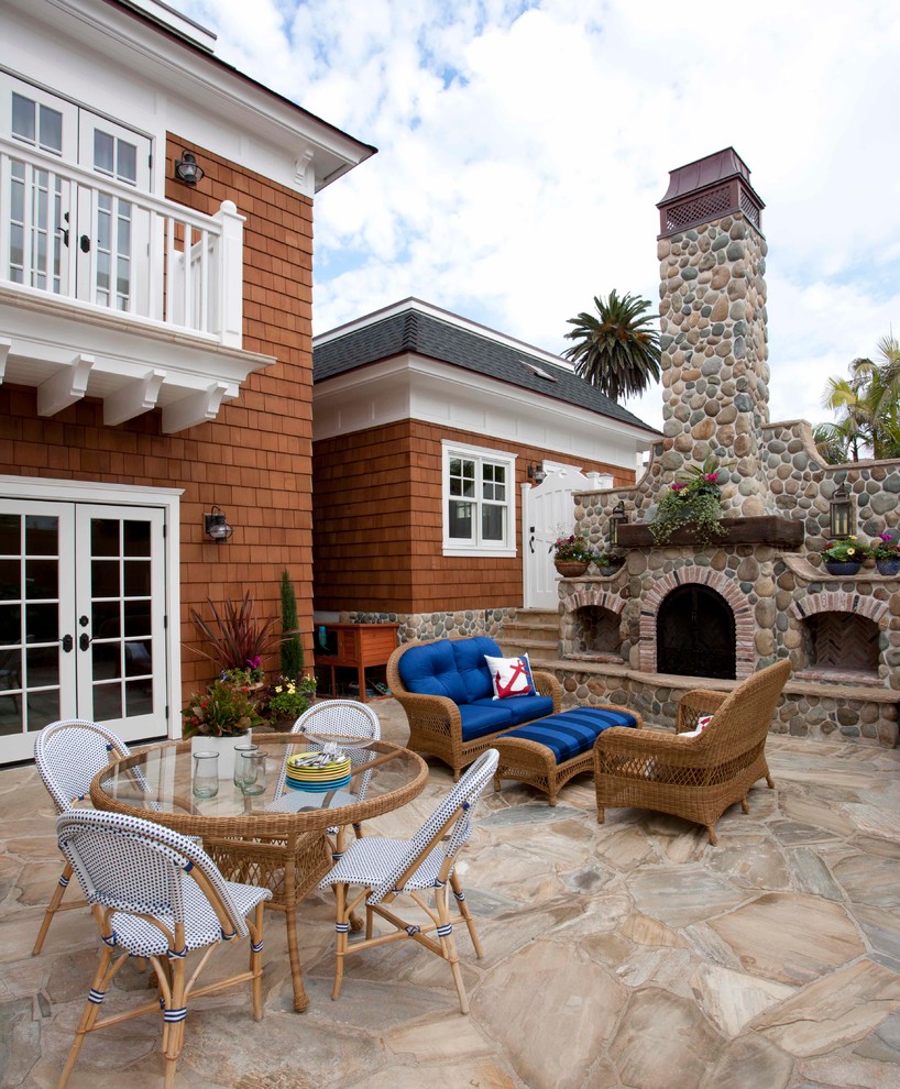 Design ideas for a classic patio in San Diego.