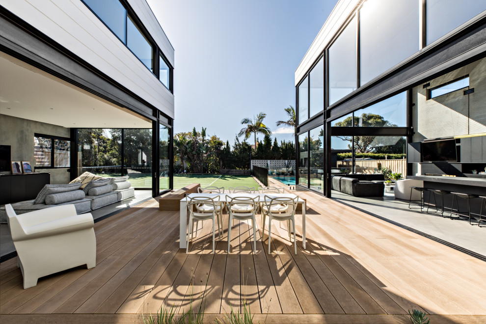 Свежая идея для дизайна: двор в стиле модернизм - отличное фото интерьера