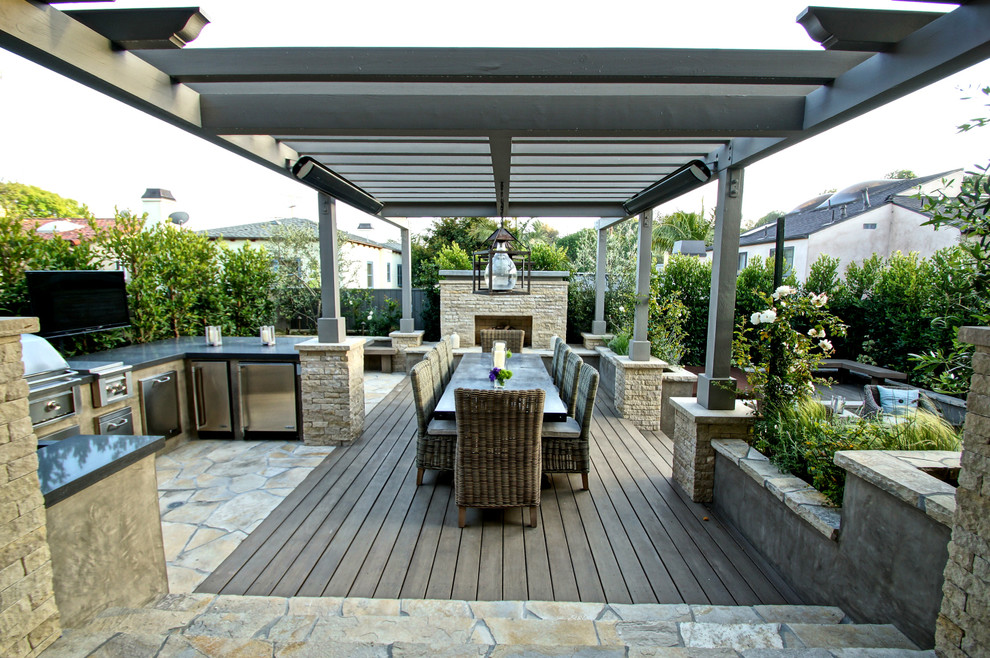 Inspiration for a contemporary patio remodel in Los Angeles