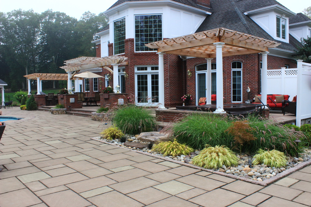 Inspiration for a traditional patio in Boston.