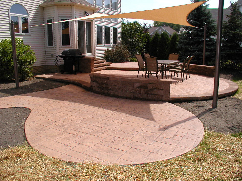Design ideas for a classic patio in Cleveland.