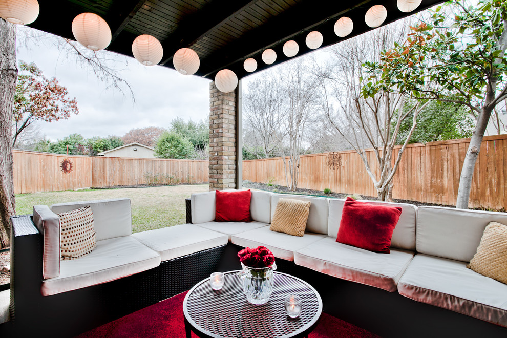 This is an example of a contemporary back patio in Dallas.