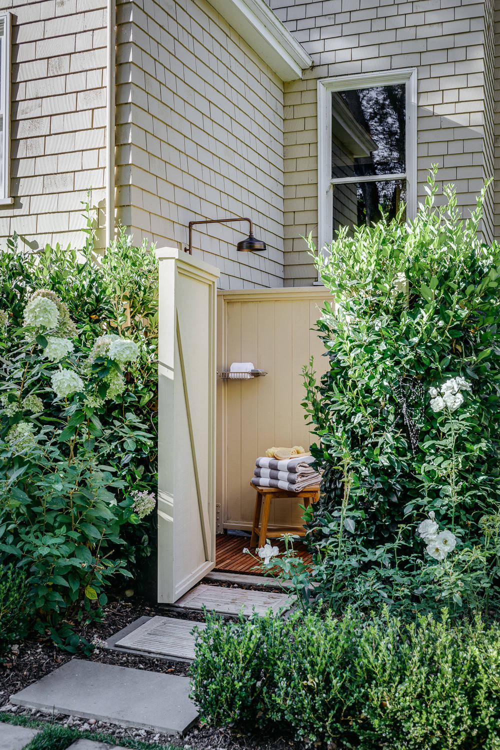 Abkühlen per Gartendusche: Tipps und Ideen für die Installation