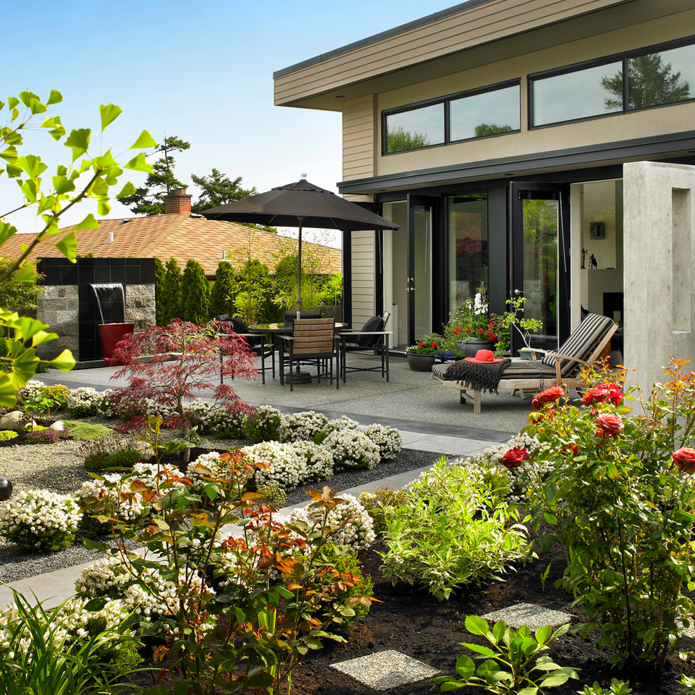 Contemporary patio in Vancouver with a water feature.