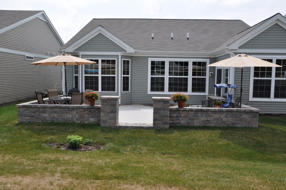 Shorewood Seat wall & Pillars around concrete patio Patio Chicago