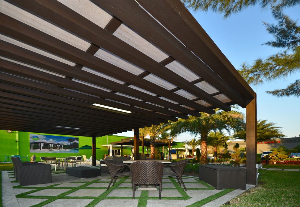 Patio kitchen - contemporary backyard patio kitchen idea in Miami