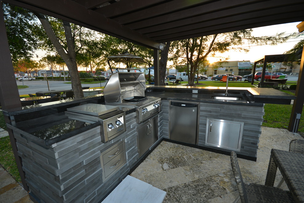 Trendy backyard patio kitchen photo in Miami