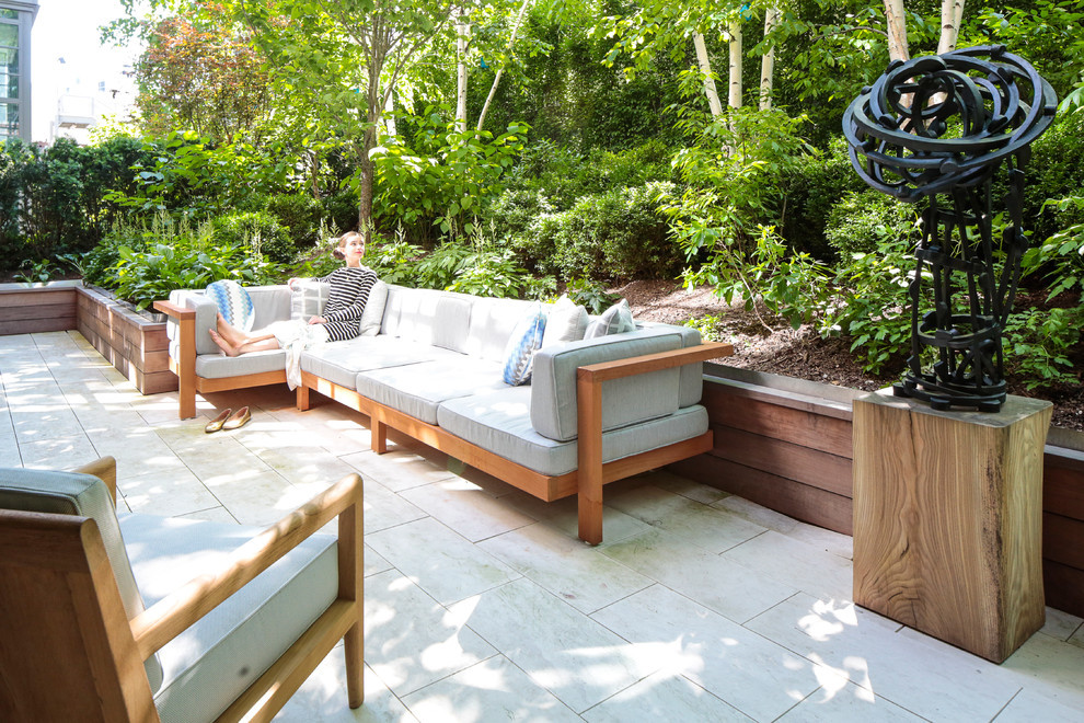 Modelo de patio contemporáneo de tamaño medio sin cubierta en patio con jardín vertical y adoquines de hormigón