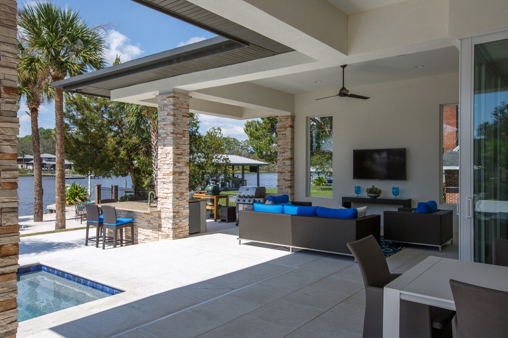 Inspiration for a contemporary patio in Jacksonville.