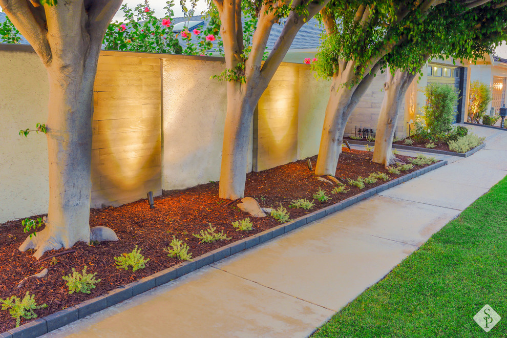 Example of a small classic front yard concrete paver patio design in Orange County with a fire pit