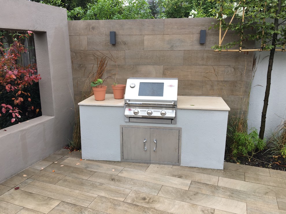 Small Built in BBQ's Traditional Patio Dublin by RJFDesign Ltd