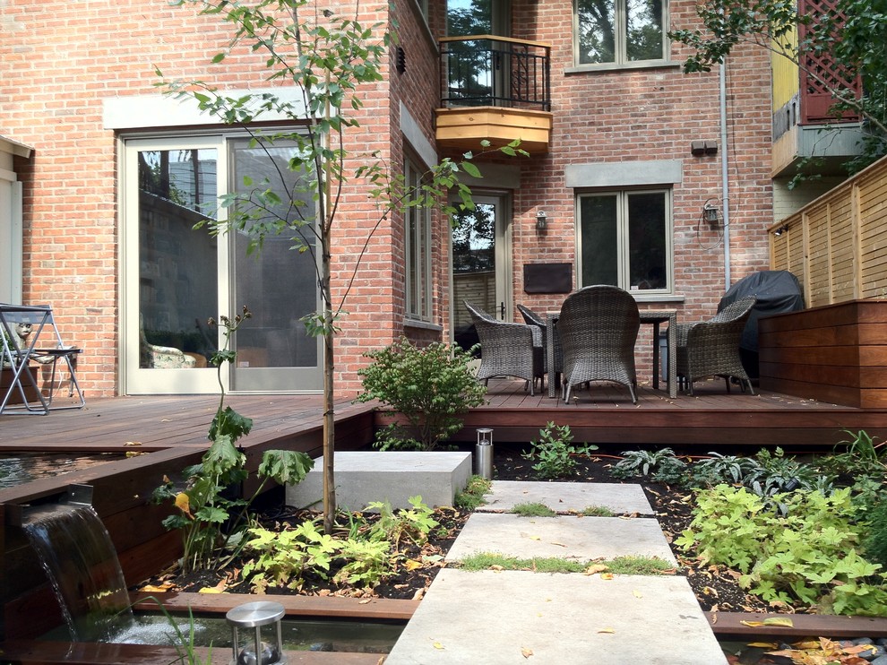 Small city garden Modern Patio Montreal by TOPIA solutions