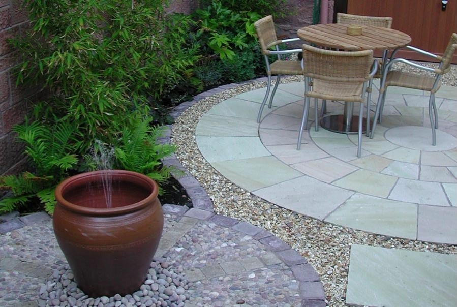 This is an example of a classic patio in Glasgow.