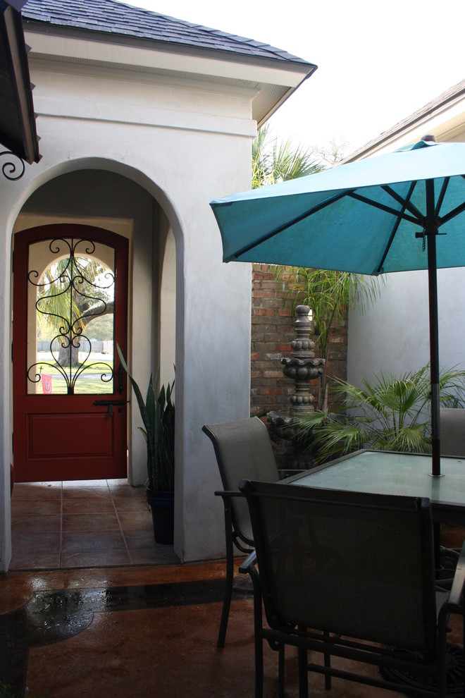 Example of an island style patio design in New Orleans