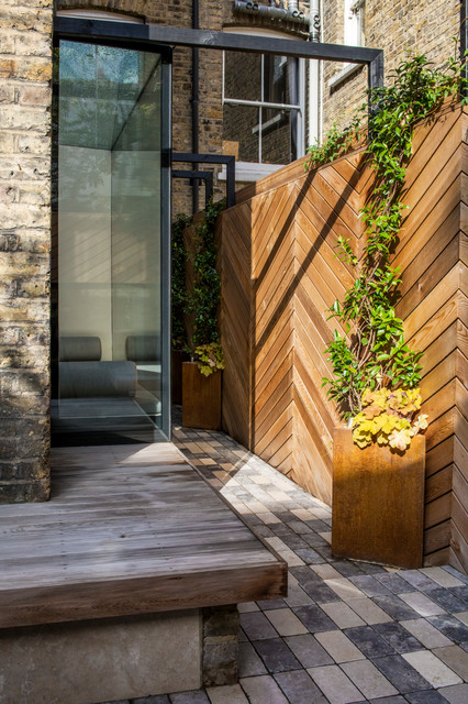 Houzz Small Gardens - Small Cottage Garden | Houzz / Photo of a small