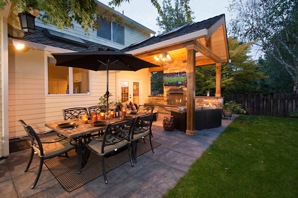 Example of a classic patio design in Portland