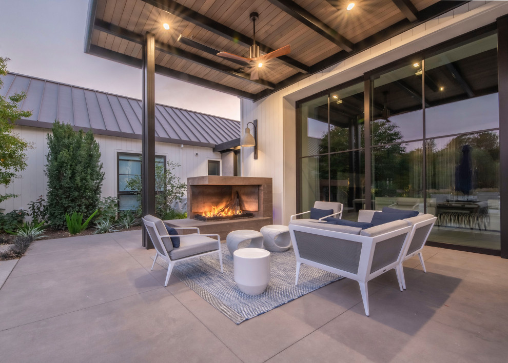 This is an example of a large modern back patio in San Francisco.